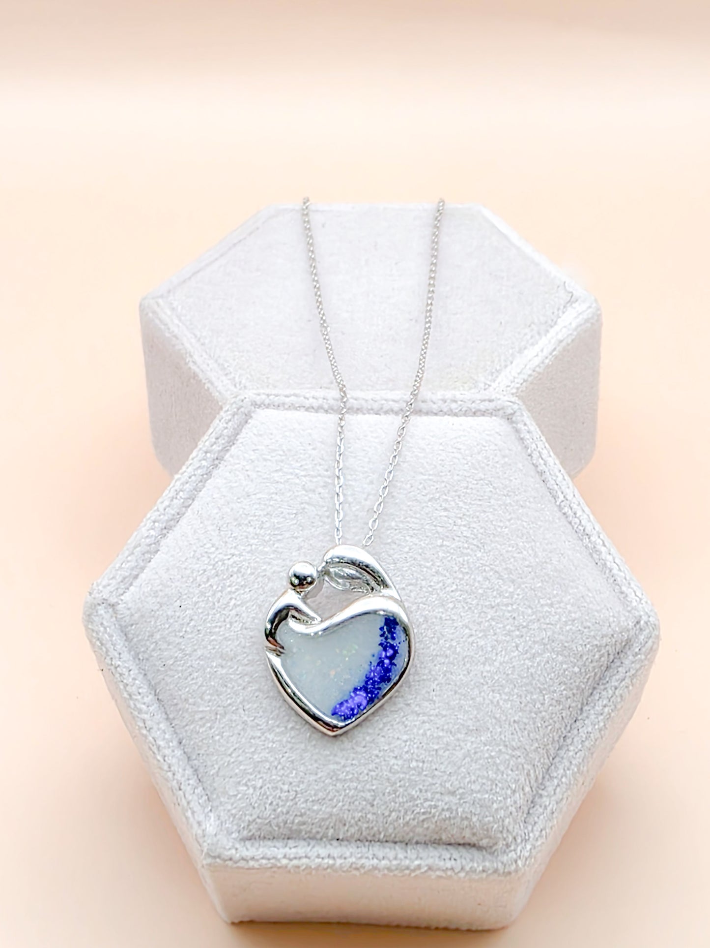A Mothers Love Pendant 14K Gold