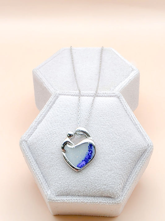 A Mothers Love Pendant 14K Gold